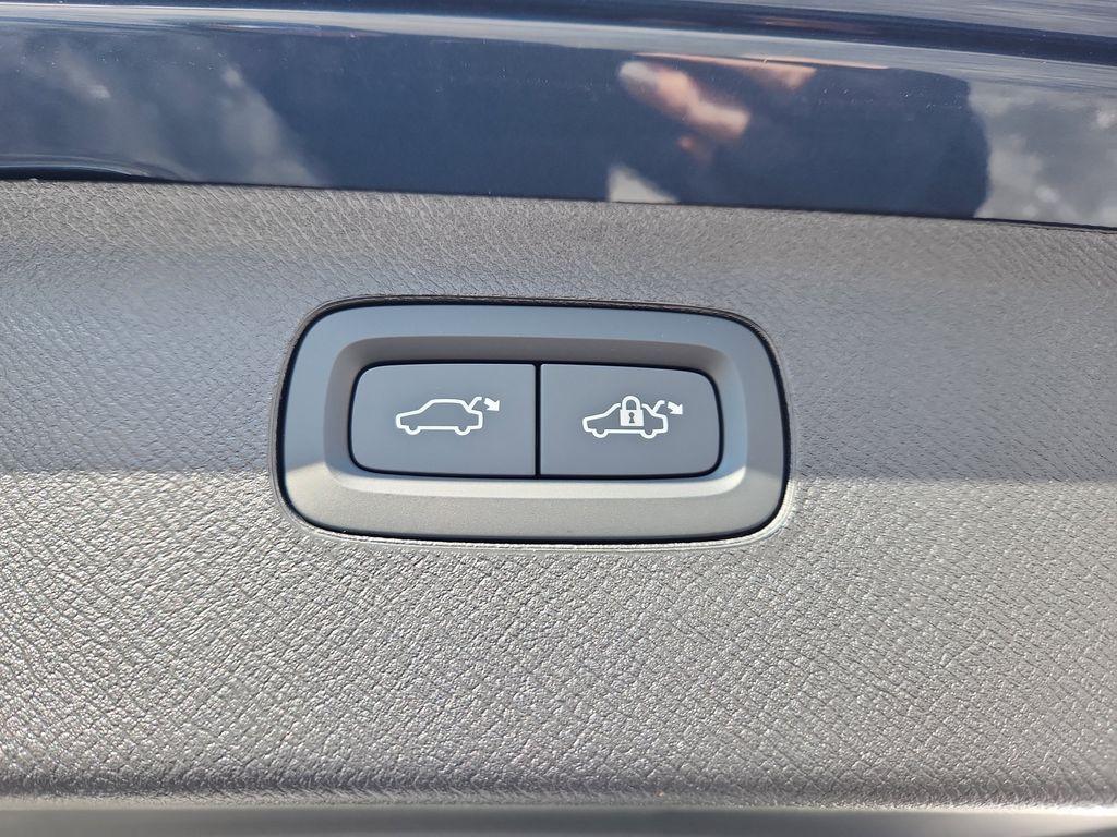 new 2026 Volvo XC90 Plug-In Hybrid car, priced at $78,695