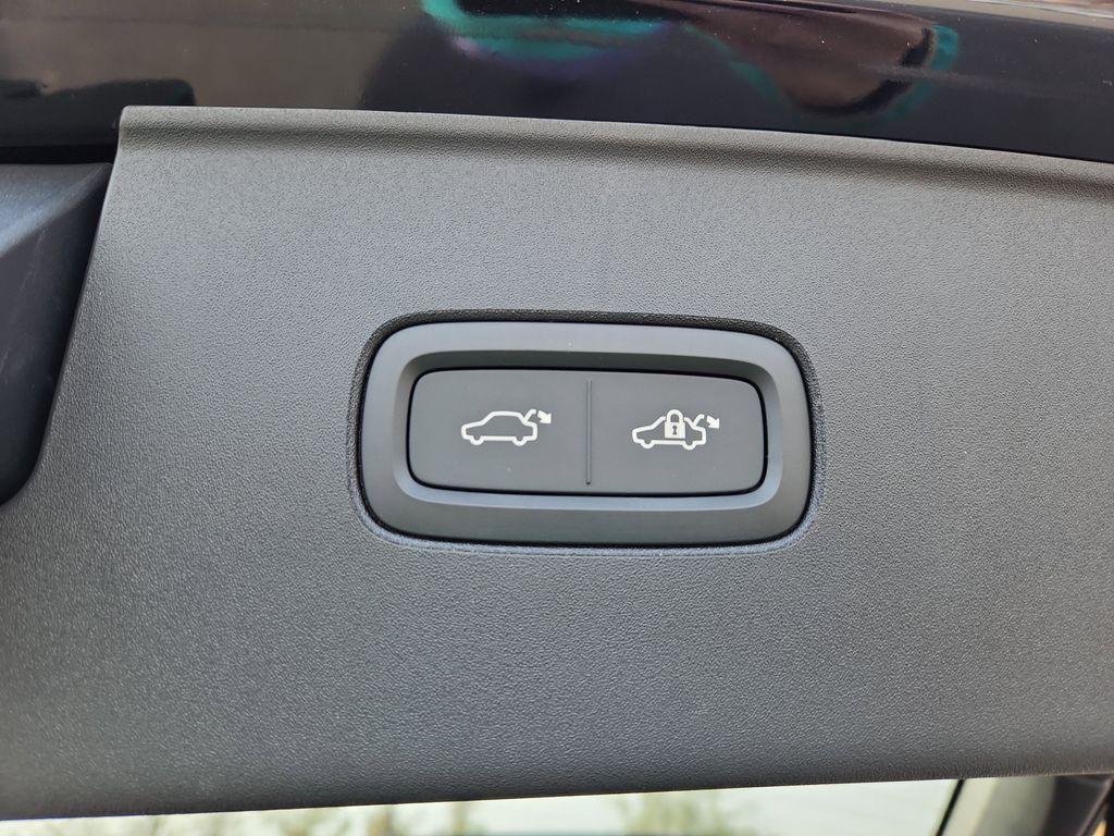 new 2025 Volvo EX90 car, priced at $71,256