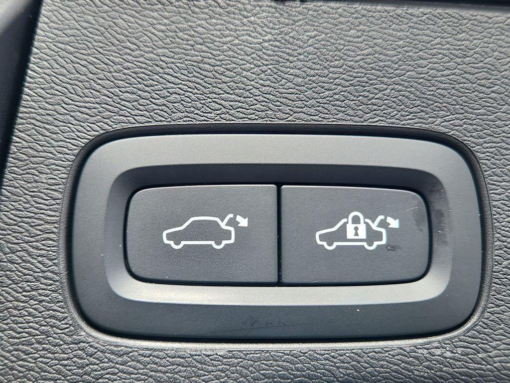 used 2024 Volvo XC60 Recharge Plug-In Hybrid car, priced at $49,493