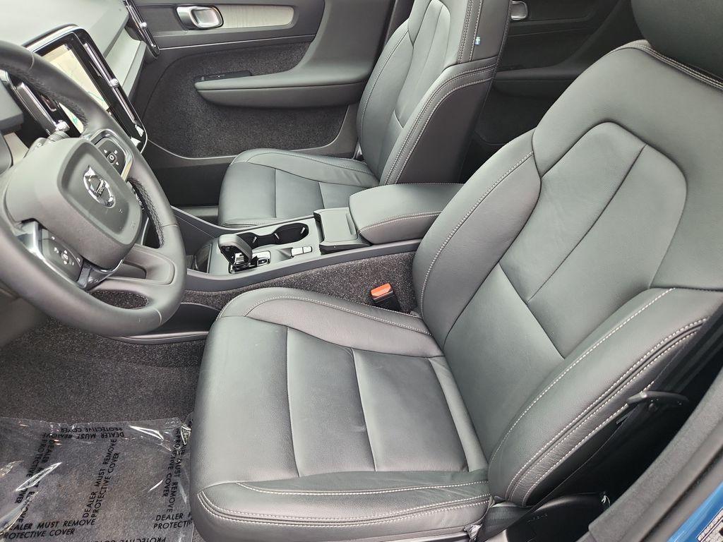 used 2025 Volvo XC40 car, priced at $29,990