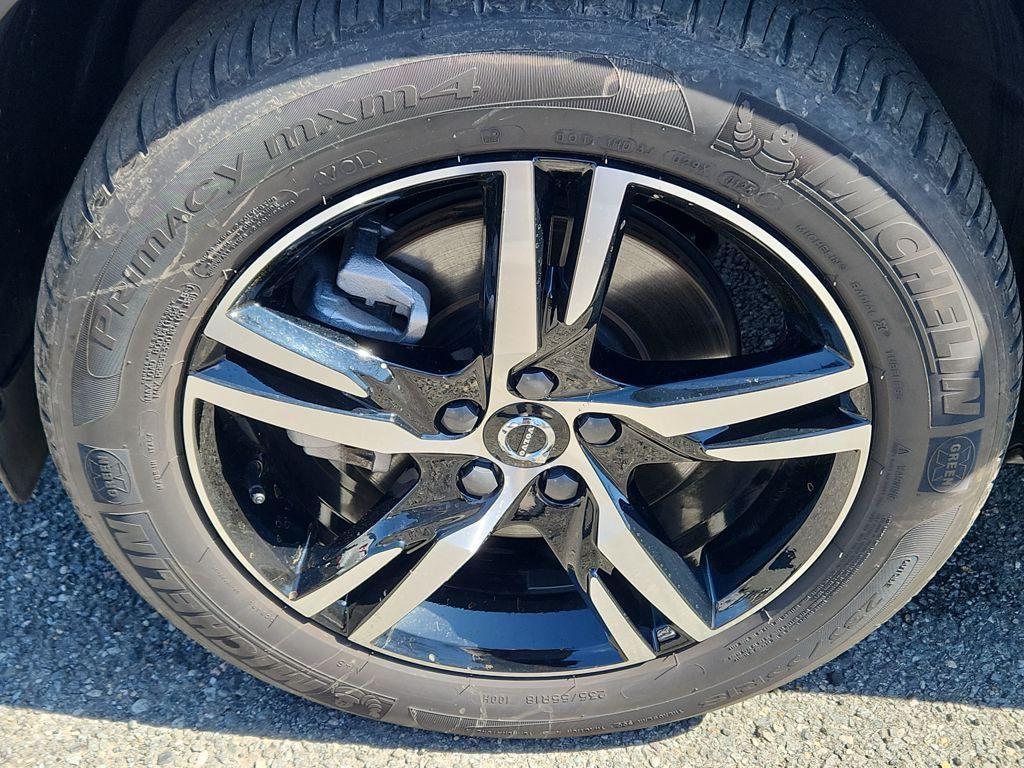 used 2025 Volvo XC40 car, priced at $29,990