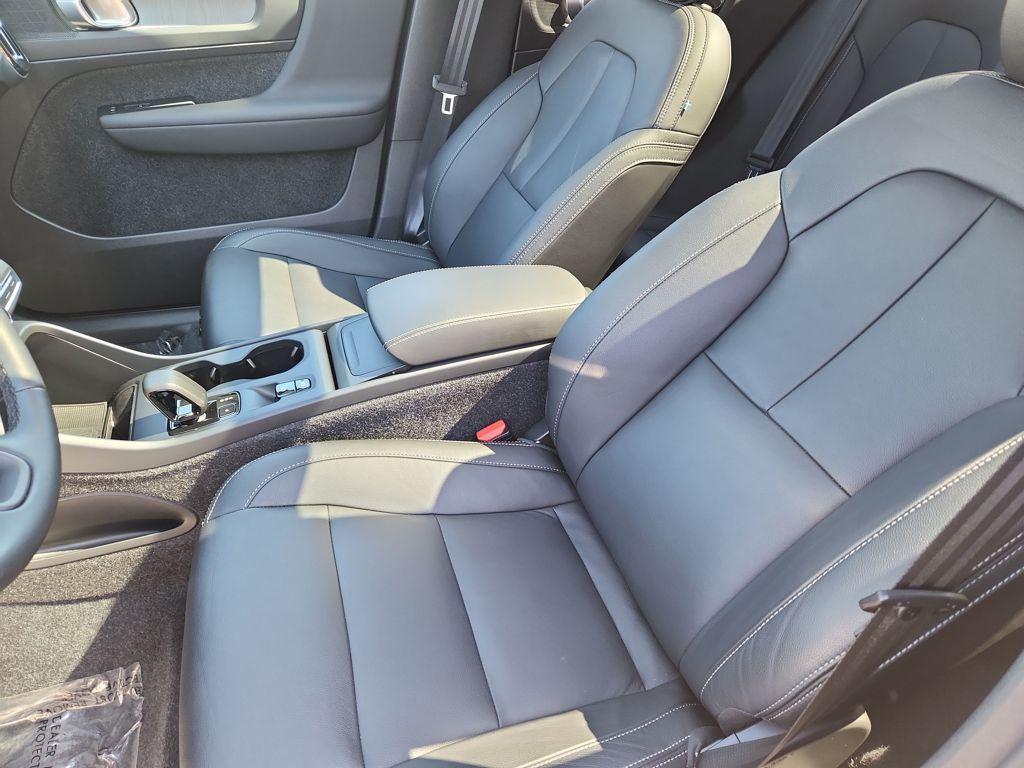 used 2025 Volvo XC40 car, priced at $29,990