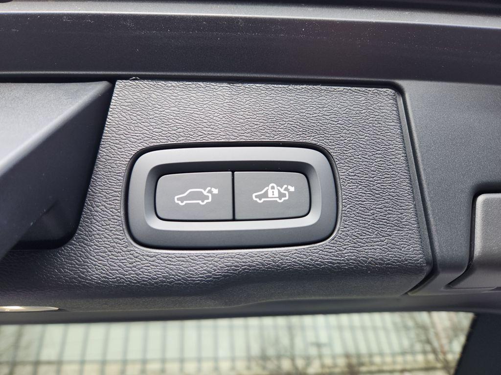 new 2026 Volvo XC60 Plug-In Hybrid car, priced at $67,705