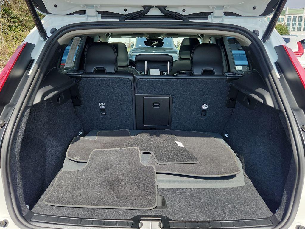 used 2025 Volvo XC40 car, priced at $31,120