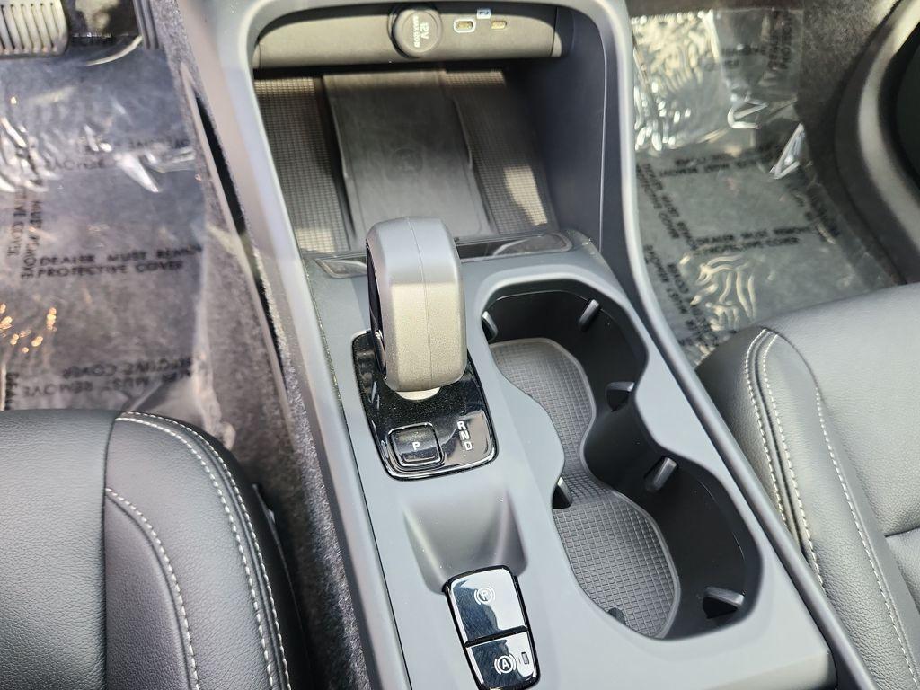 used 2025 Volvo XC40 car, priced at $31,120