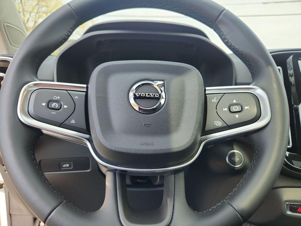 used 2025 Volvo XC40 car, priced at $31,120