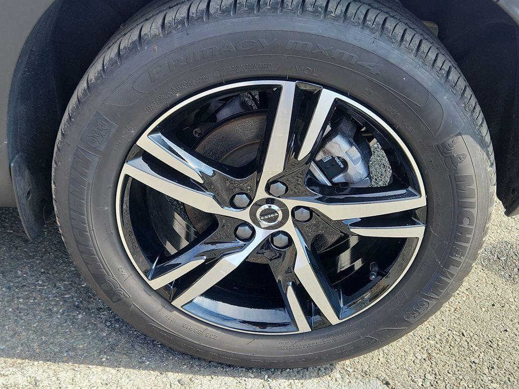 used 2025 Volvo XC40 car, priced at $31,120