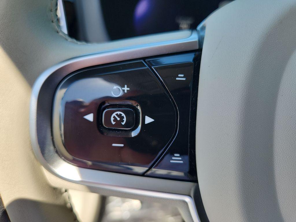 used 2023 Volvo XC60 car, priced at $37,949