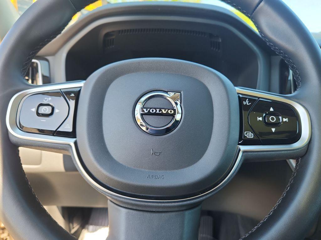 used 2023 Volvo XC60 car, priced at $33,495