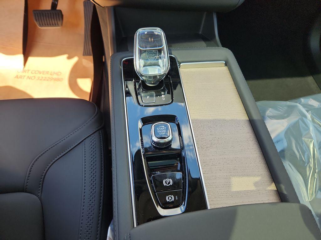 new 2026 Volvo XC90 Plug-In Hybrid car, priced at $81,045