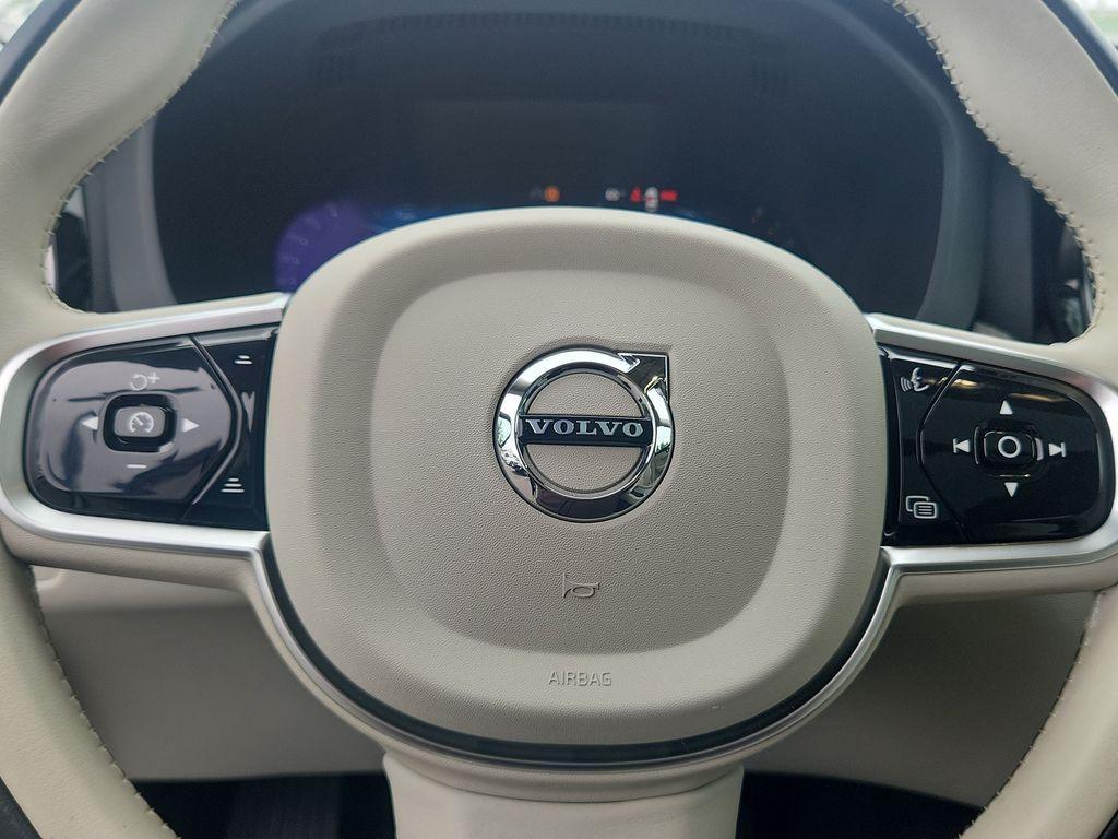 used 2023 Volvo XC60 car, priced at $35,920