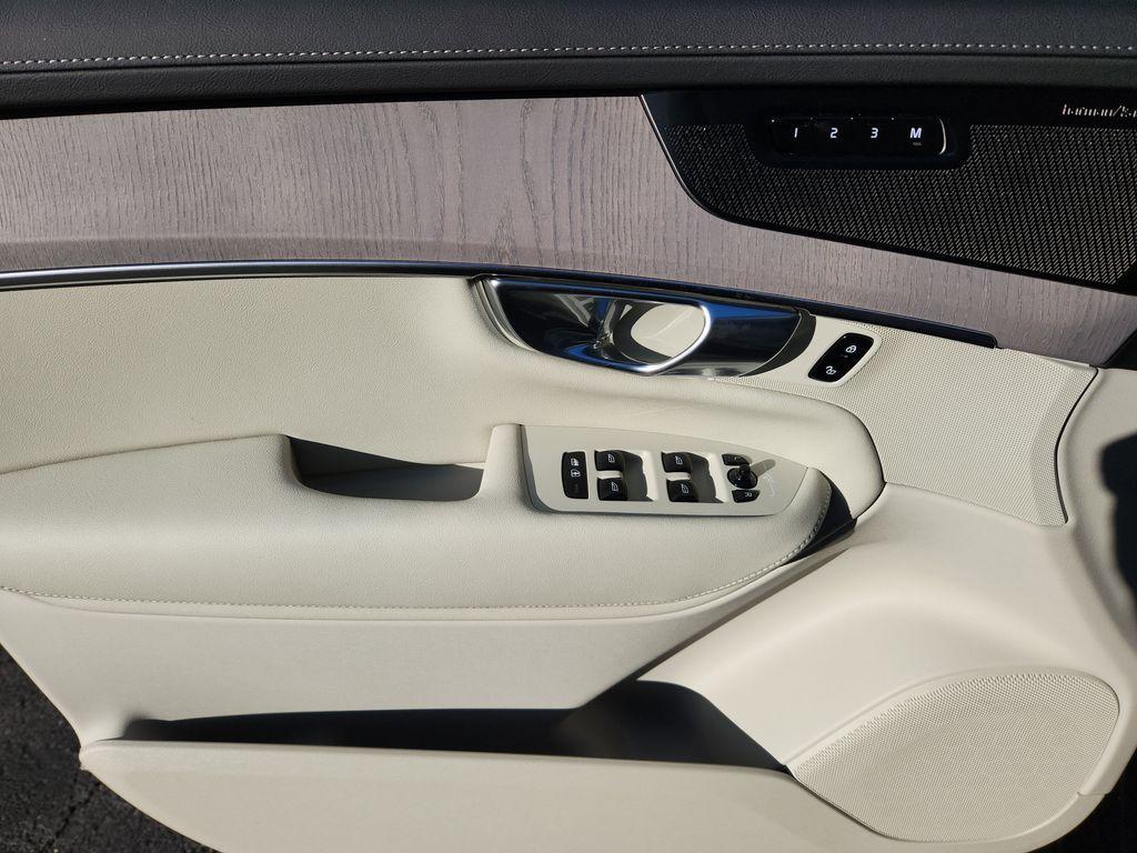 new 2026 Volvo XC90 Plug-In Hybrid car, priced at $83,125