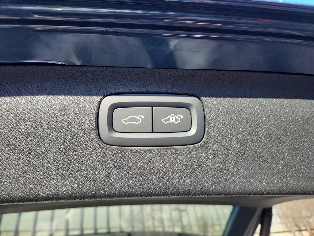 new 2026 Volvo XC90 Plug-In Hybrid car, priced at $83,125