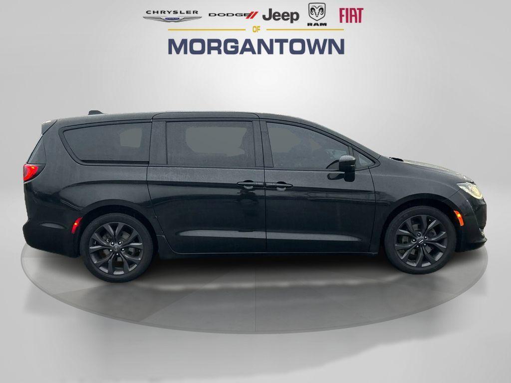 used 2020 Chrysler Pacifica car, priced at $12,400