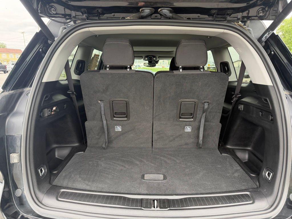 used 2023 Jeep Grand Cherokee L car, priced at $28,000