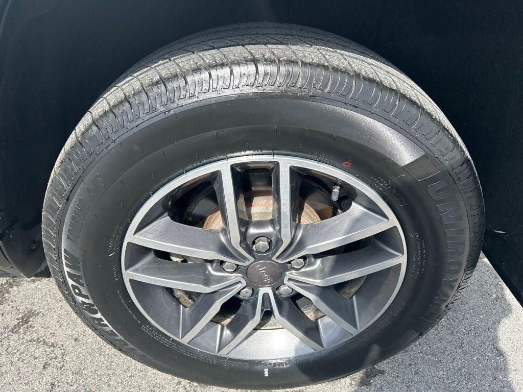 used 2019 Jeep Grand Cherokee car, priced at $16,965