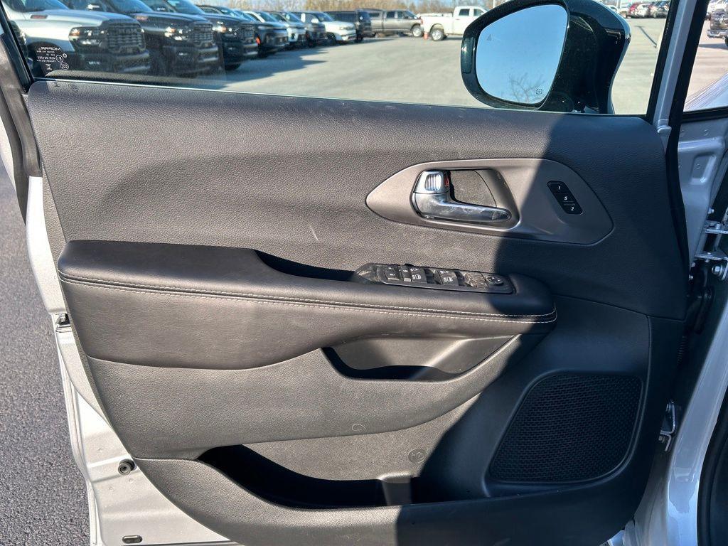 new 2026 Chrysler Pacifica car, priced at $46,571