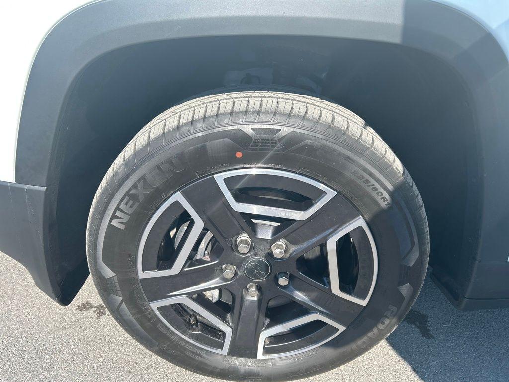 new 2026 Jeep Cherokee car, priced at $40,396