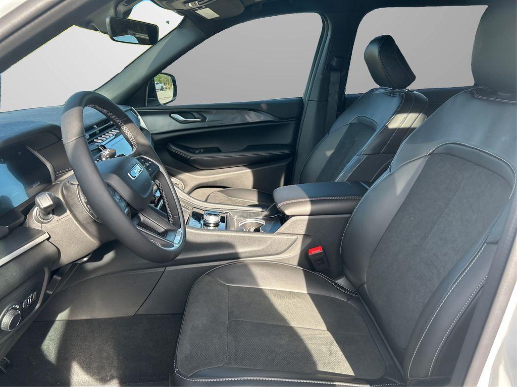 new 2025 Jeep Grand Cherokee L car, priced at $42,500