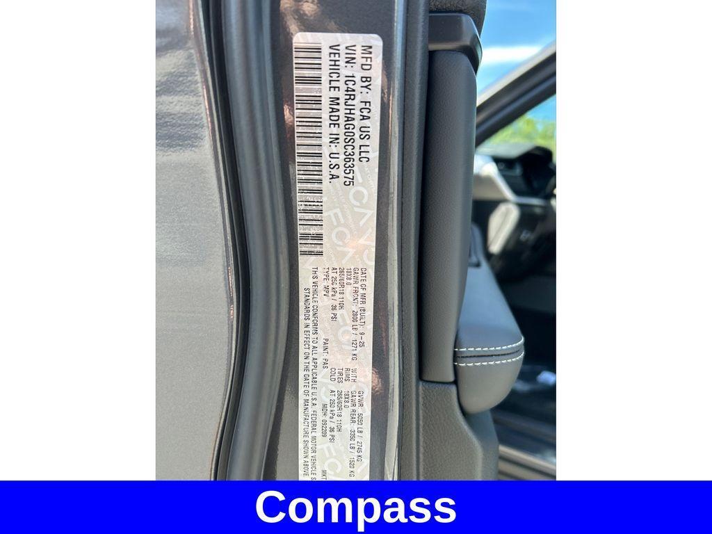 new 2025 Jeep Grand Cherokee car, priced at $38,737