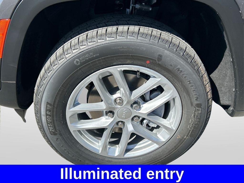 new 2025 Jeep Grand Cherokee car, priced at $38,737