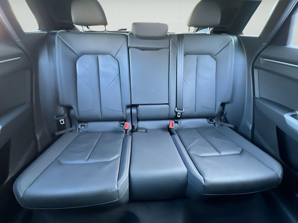 Audi Q3 view 30