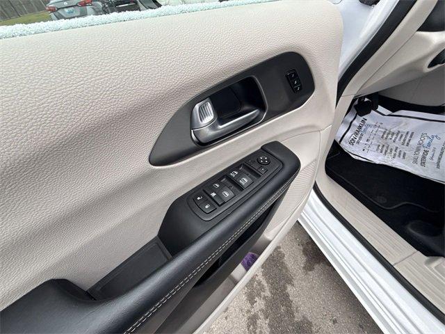 used 2024 Chrysler Pacifica car, priced at $32,954