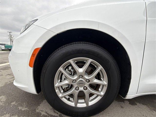 used 2024 Chrysler Pacifica car, priced at $32,954