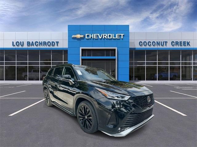 used 2023 Toyota Highlander car, priced at $32,597