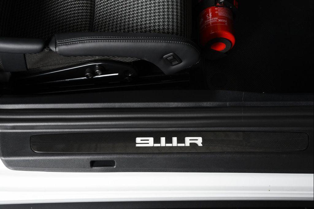 Porsche 911 view 30