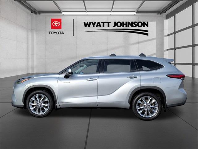 used 2020 Toyota Highlander Hybrid car, priced at $33,994