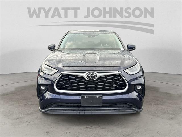 used 2023 Toyota Highlander car, priced at $27,646