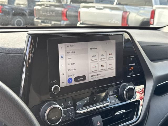 used 2023 Toyota Highlander car, priced at $26,995