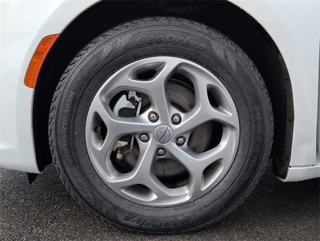 used 2023 Chrysler Pacifica car, priced at $22,876