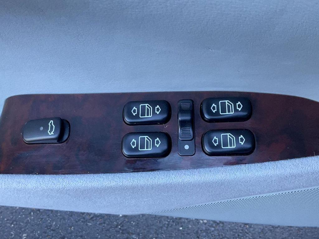 used 2000 Mercedes-Benz CL-Class car, priced at $7,000