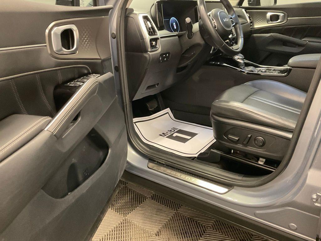 used 2023 Kia Sorento car, priced at $30,897
