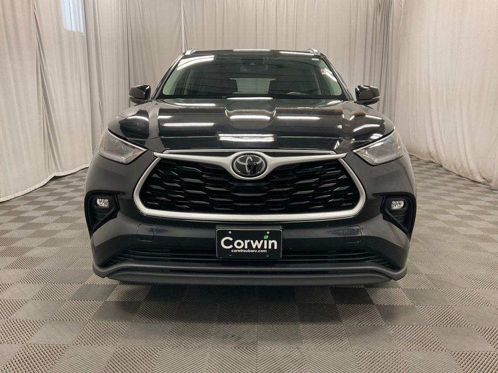 used 2021 Toyota Highlander car, priced at $27,998