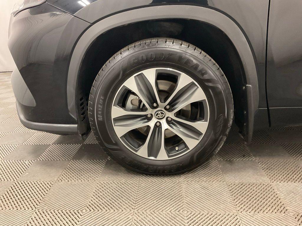 used 2021 Toyota Highlander car, priced at $27,998