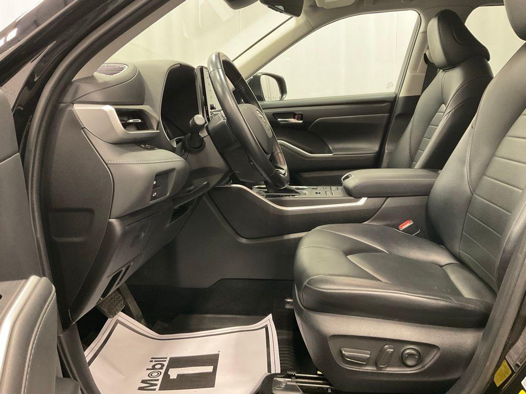 used 2021 Toyota Highlander car, priced at $27,998