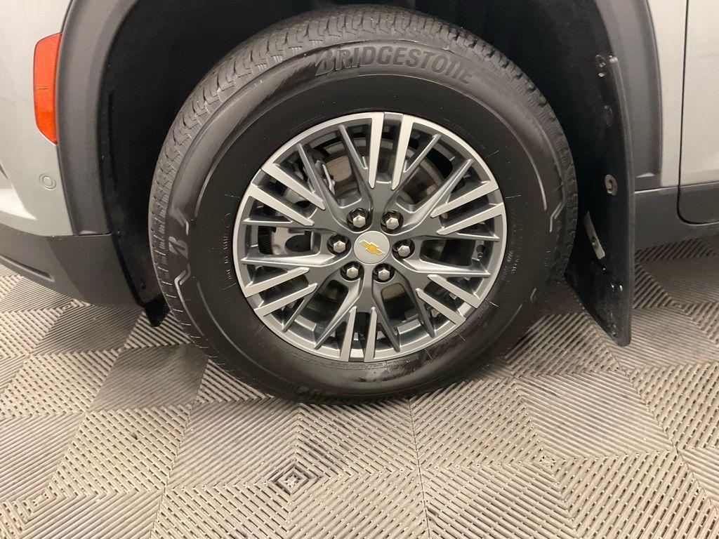 used 2024 Chevrolet Traverse car, priced at $34,997