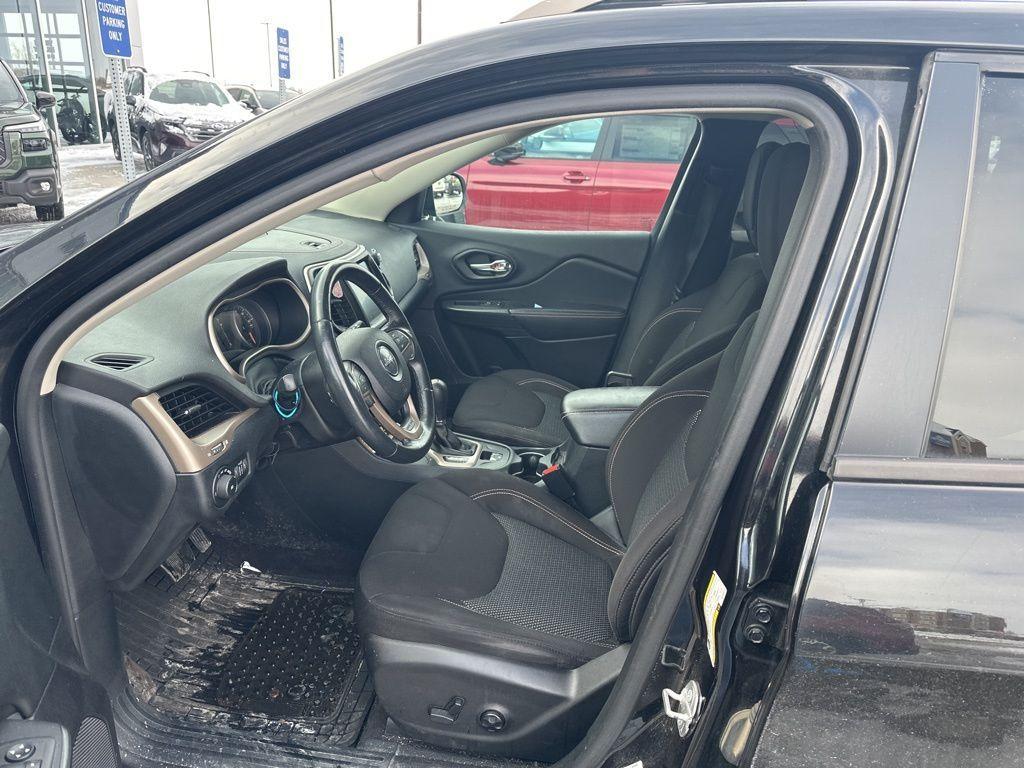 used 2016 Jeep Cherokee car, priced at $10,998