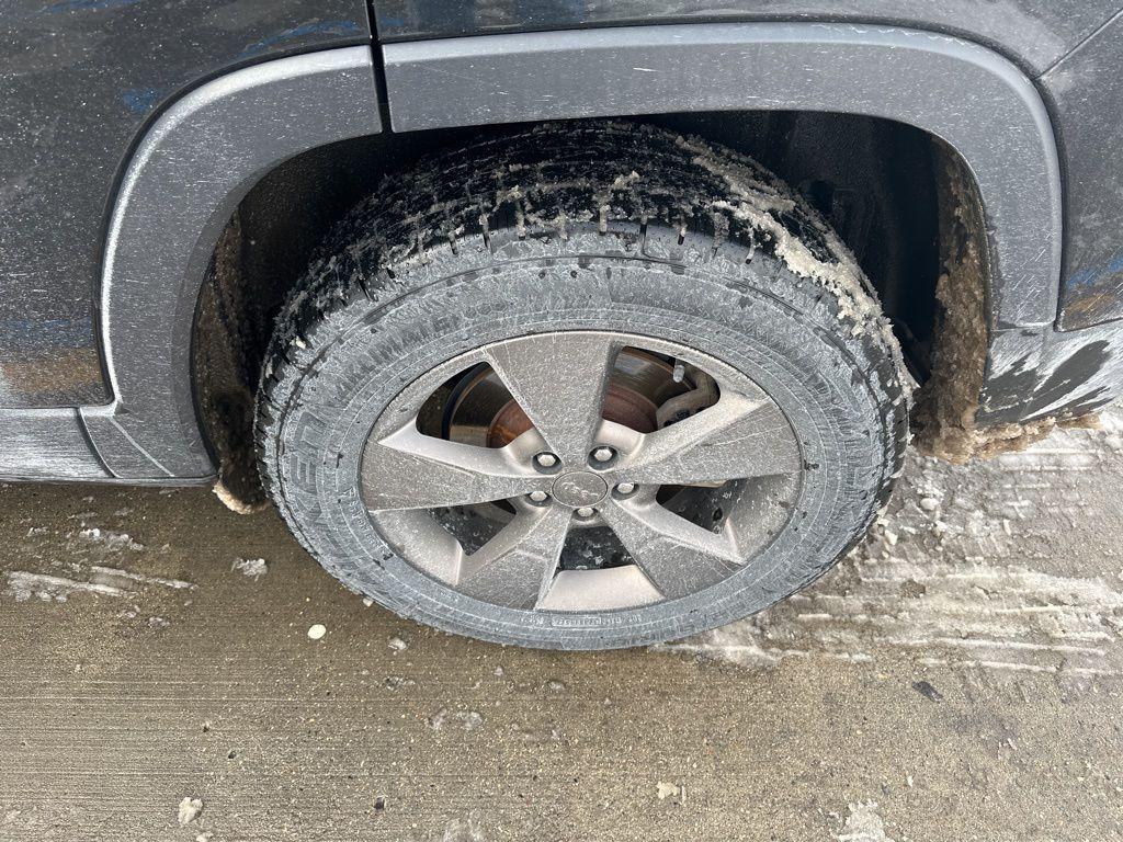 used 2016 Jeep Cherokee car, priced at $10,998