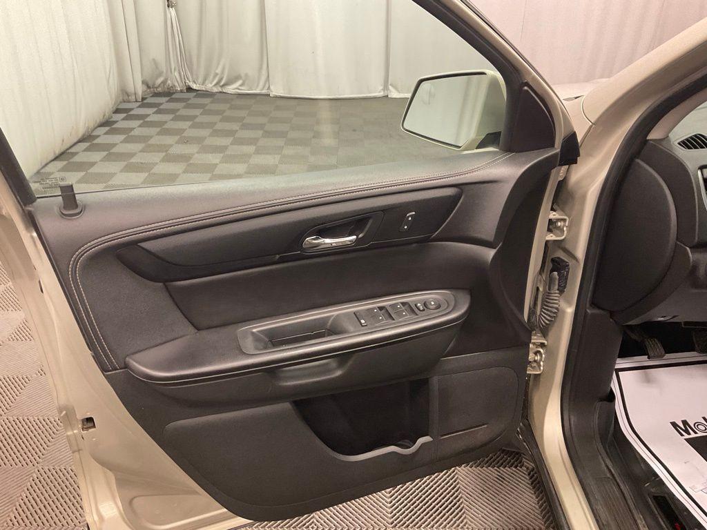 used 2014 Chevrolet Traverse car, priced at $6,900