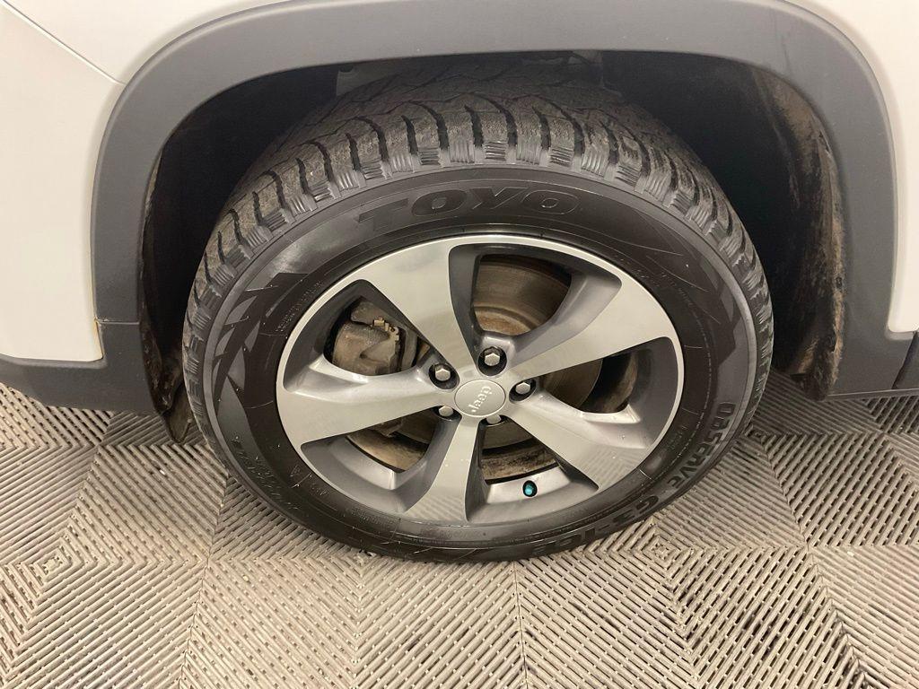 used 2019 Jeep Cherokee car, priced at $12,787