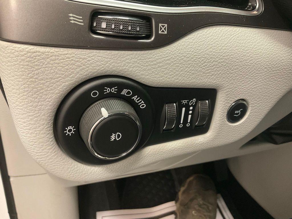 used 2019 Jeep Cherokee car, priced at $13,498