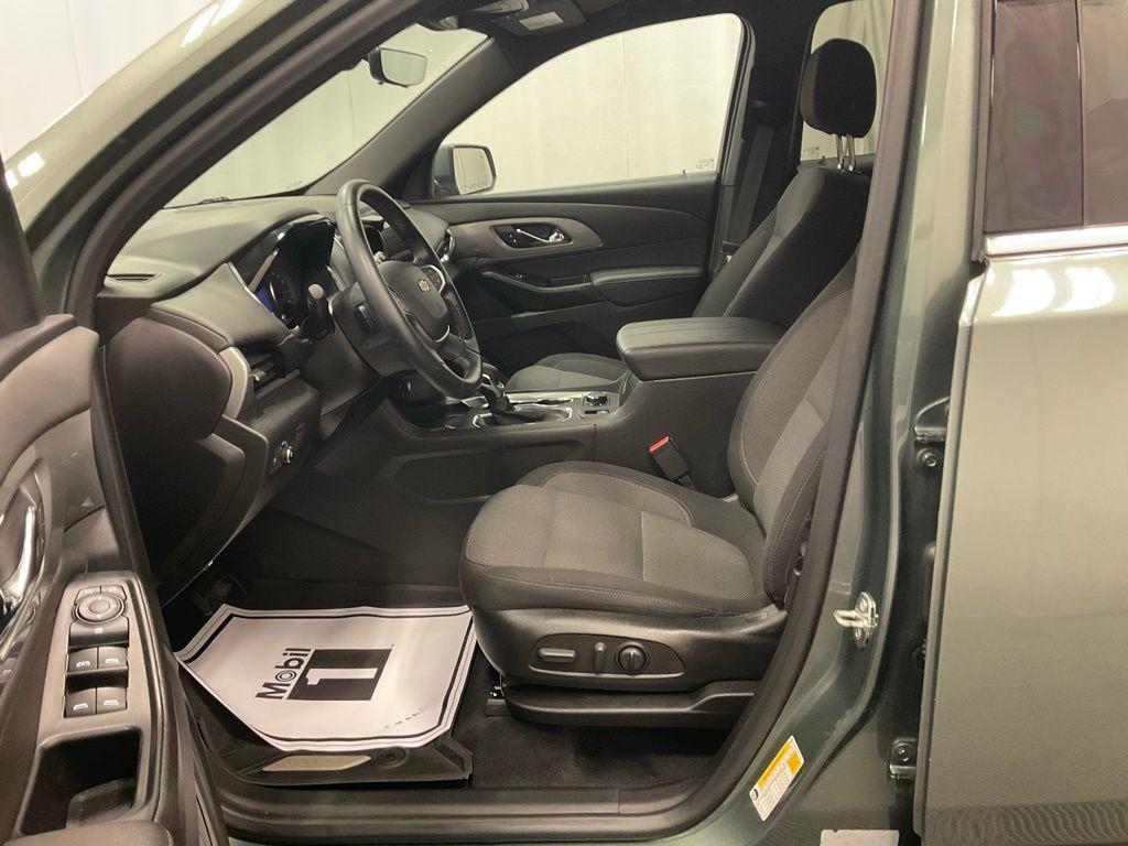 used 2023 Chevrolet Traverse car, priced at $26,498