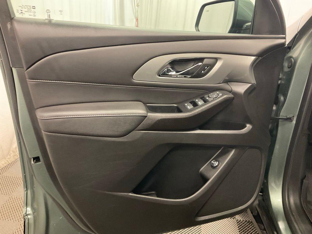 used 2023 Chevrolet Traverse car, priced at $26,498