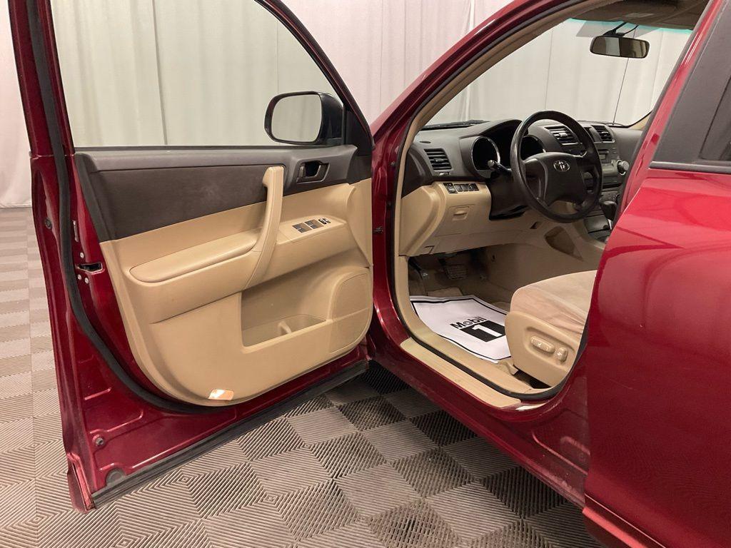 used 2009 Toyota Highlander car, priced at $7,998