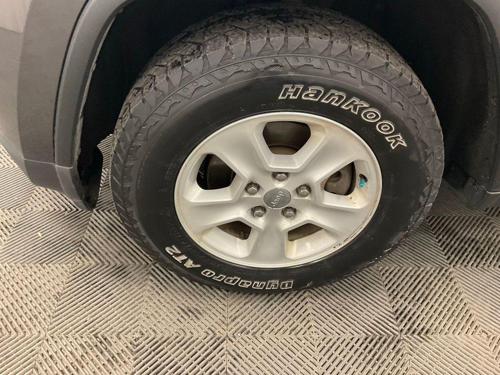 used 2015 Jeep Grand Cherokee car, priced at $9,998