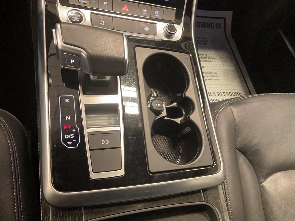 Audi Q7 view 18